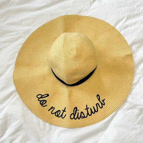 NWOT 2 Chic Wide Brim Straw Sun Beach Hat “Do Not Disturb” Tan Black Trim - Picture 1 of 5
